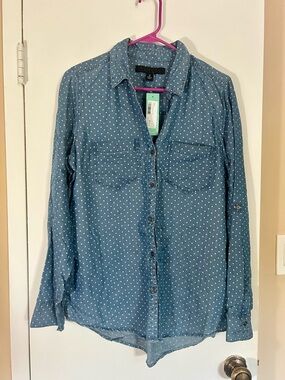 Tinsel Women's Blue Polka Dot Chambray Button-Up Shirt Size Small New With Tags